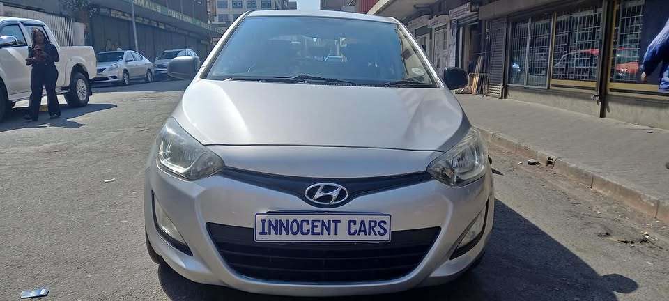 2013 HYUNDAI i20 1.2 MOTION, MANUAL TRANSMISSION, PETROL, SILVER COLOUR,