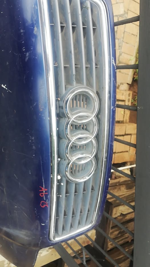AUDI A6 C5 BONNET GRILL - Private Seller AUDI A6 C5 BONNET GRILL - Private Seller
