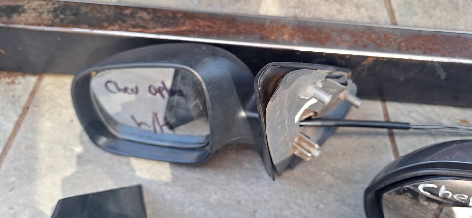 Chevrolet mirrors /cruze/utility available - Private Seller Chevrolet mirrors /cruze/utility available - Private Seller