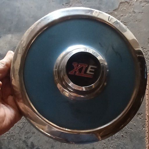 Cortina GLE, hub cap - Private Seller Cortina GLE, hub cap - Private Seller