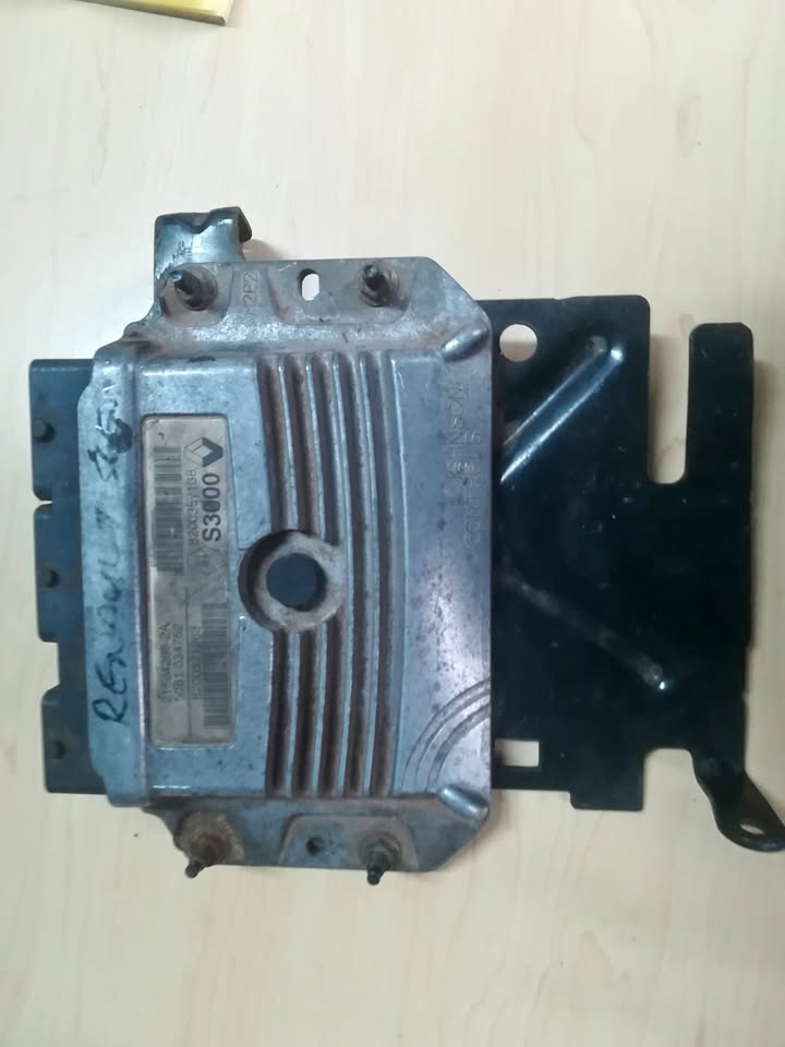 RENAULT MEGANE ENGINE CONTROL UNIT - Private Seller RENAULT MEGANE ENGINE CONTROL UNIT - Private Seller