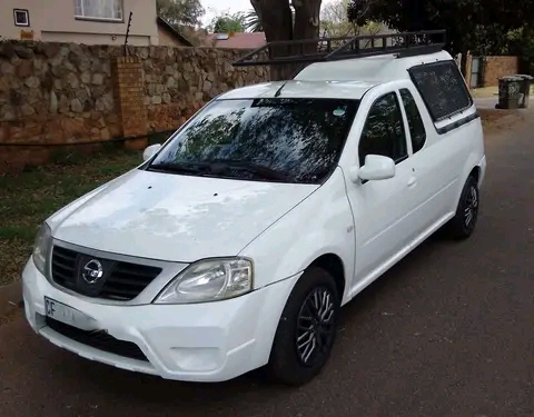 2013 Nissan np 200 1.6 8 v(np 200)( nissan)