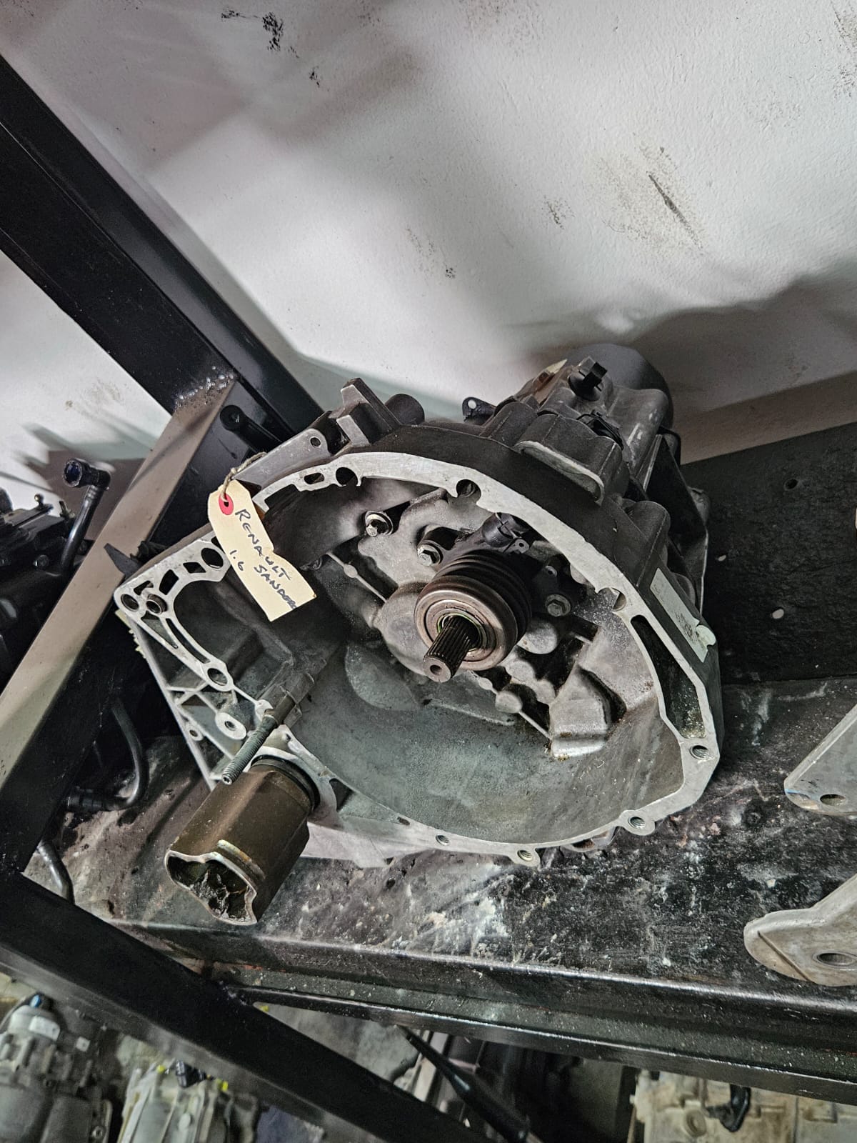 🚗 Renault Sandero 1.6 Gearbox for Sale! 🚗 - Private Seller