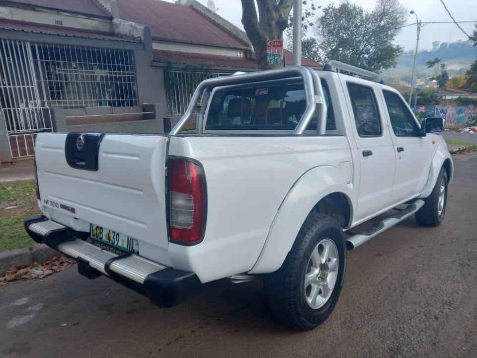 2019 Nissan NP300 HARDBORDY Double cab, Diesel, White