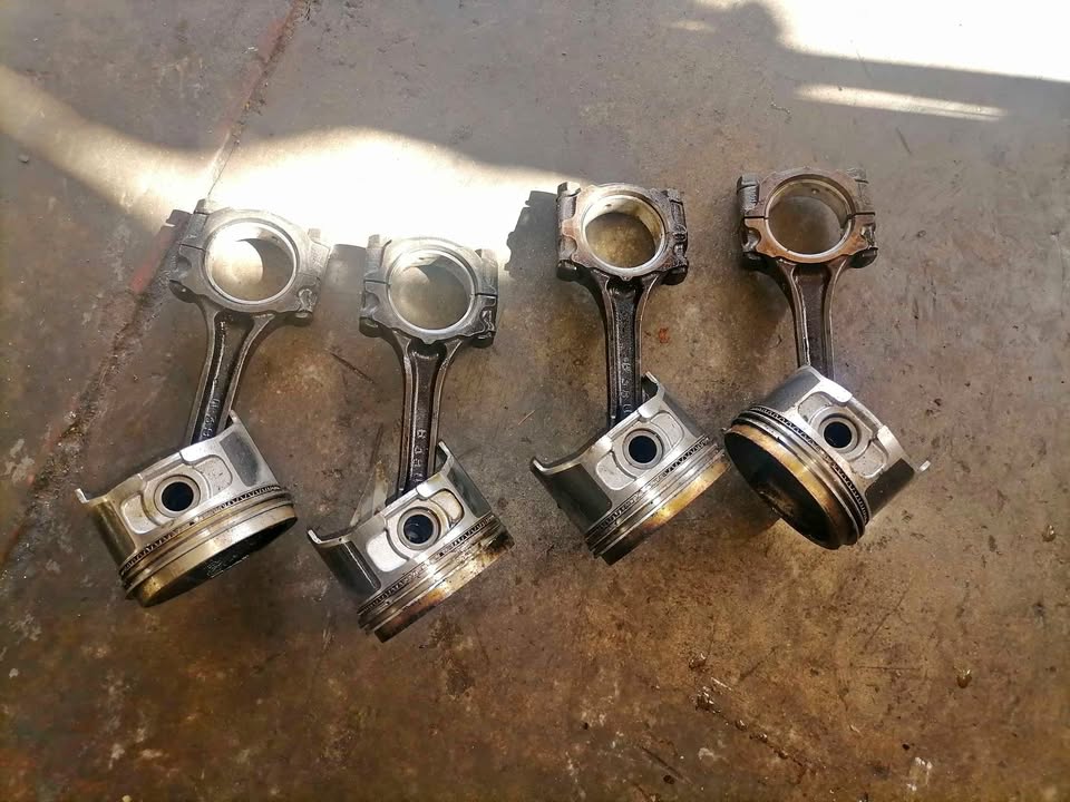 Toyota corolla/conquest/Tazz 2E 1.3 Pistons and conrods - Private Seller