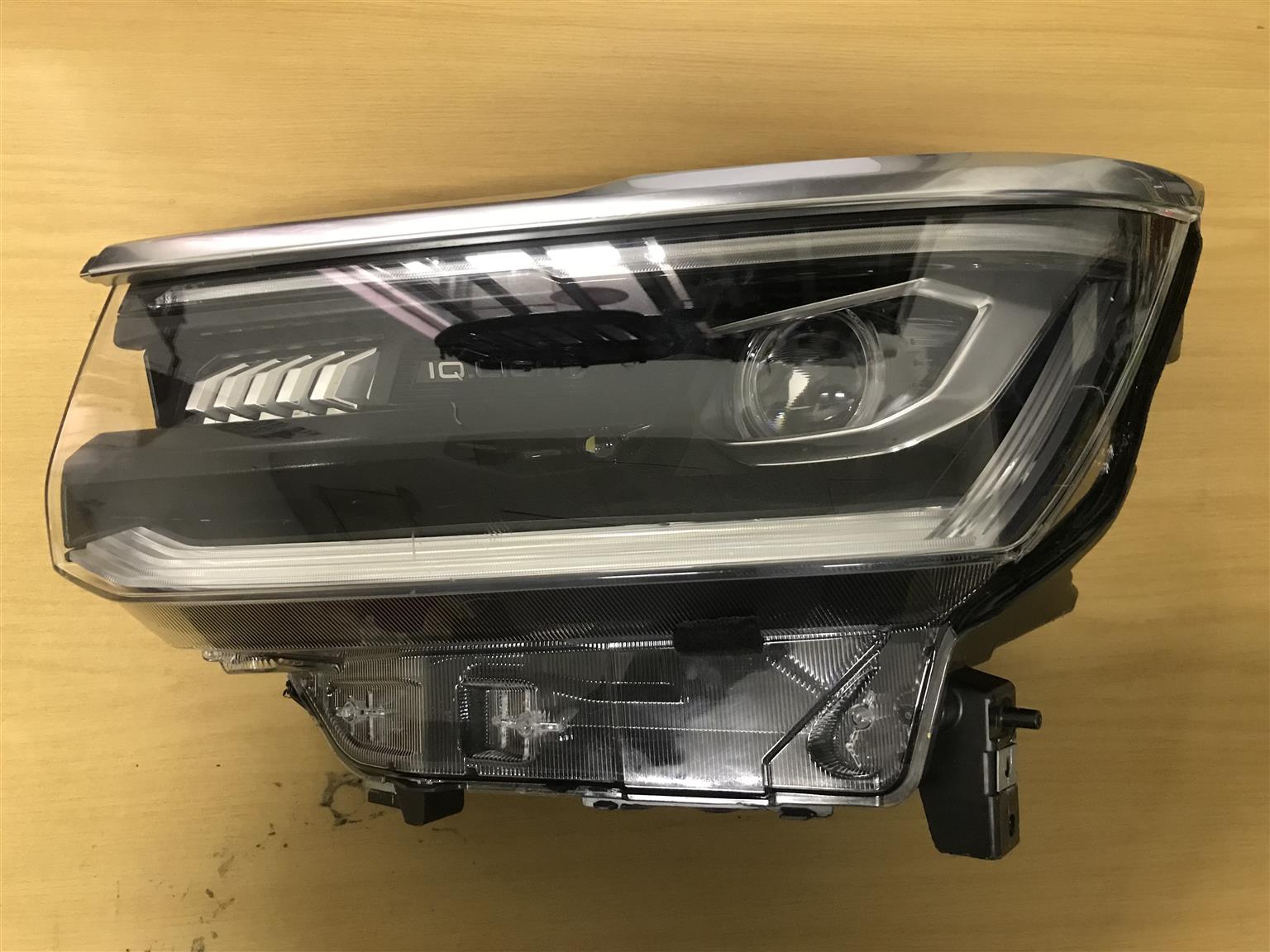 2023 VW Amarok Headlight | Junk Mail