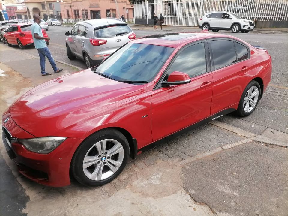 2012 BMW 320I F30 M-Sport Manual Sunroof leather seat and Reserve Sensor