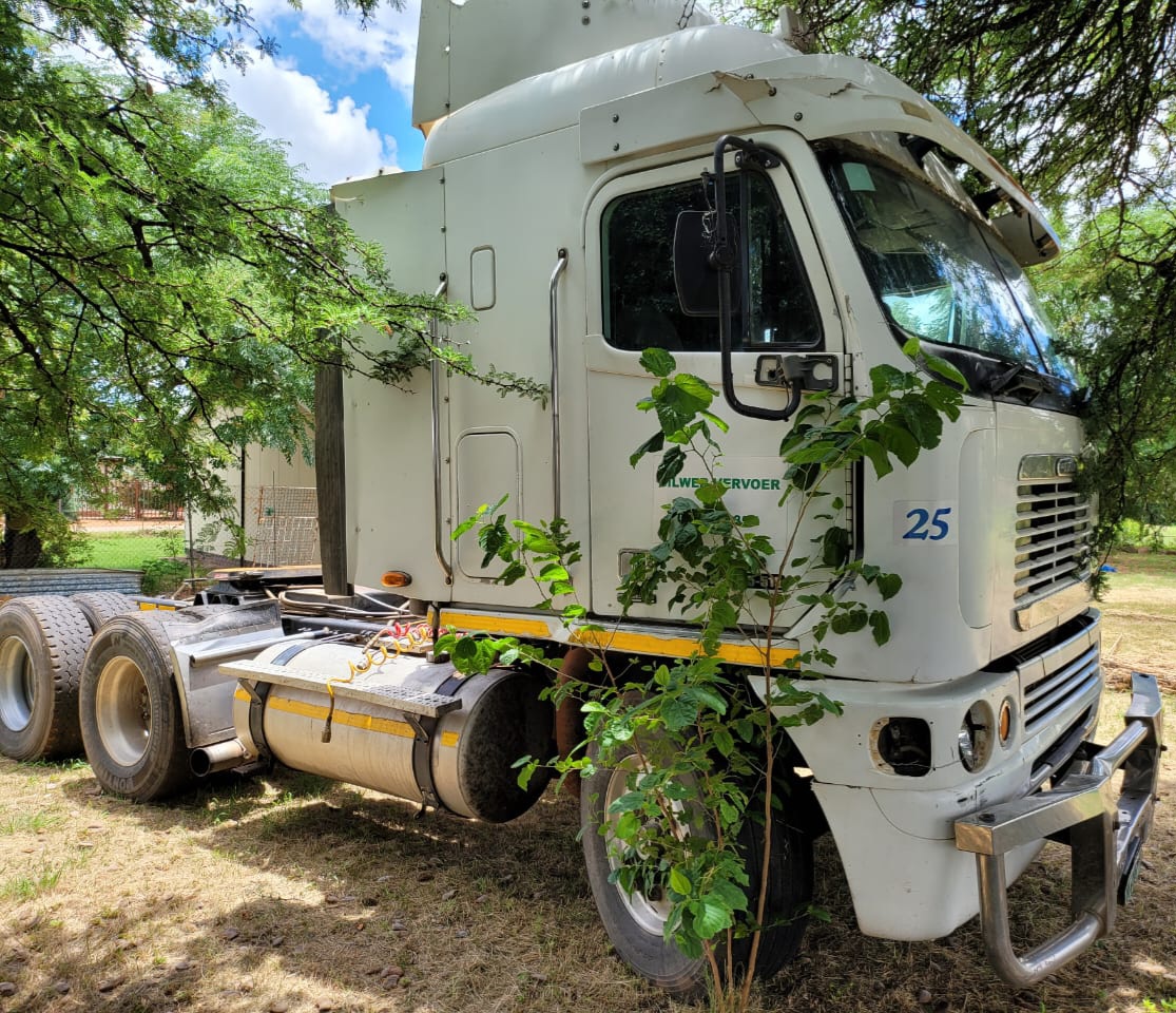 2003 Argosy Freightliner Truck with Cat 515 engine and 2008 Sidetipper ...