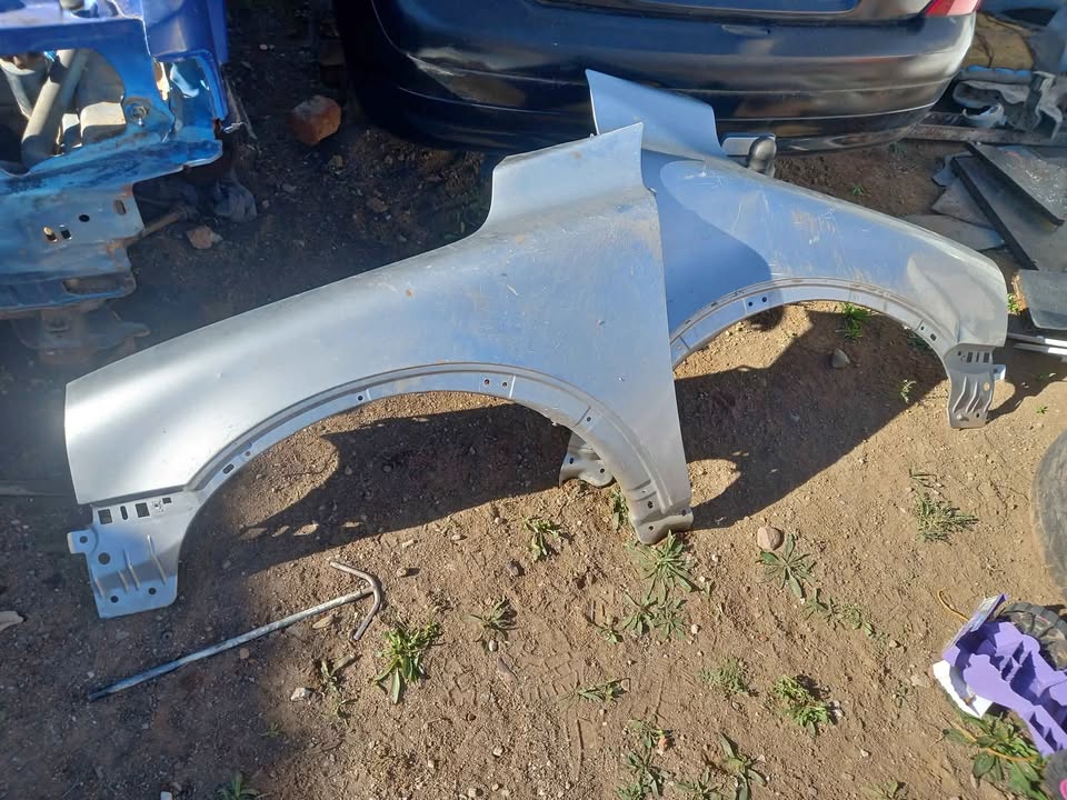 VOLVO XC90 D5 06-14 FRONT FENDERS