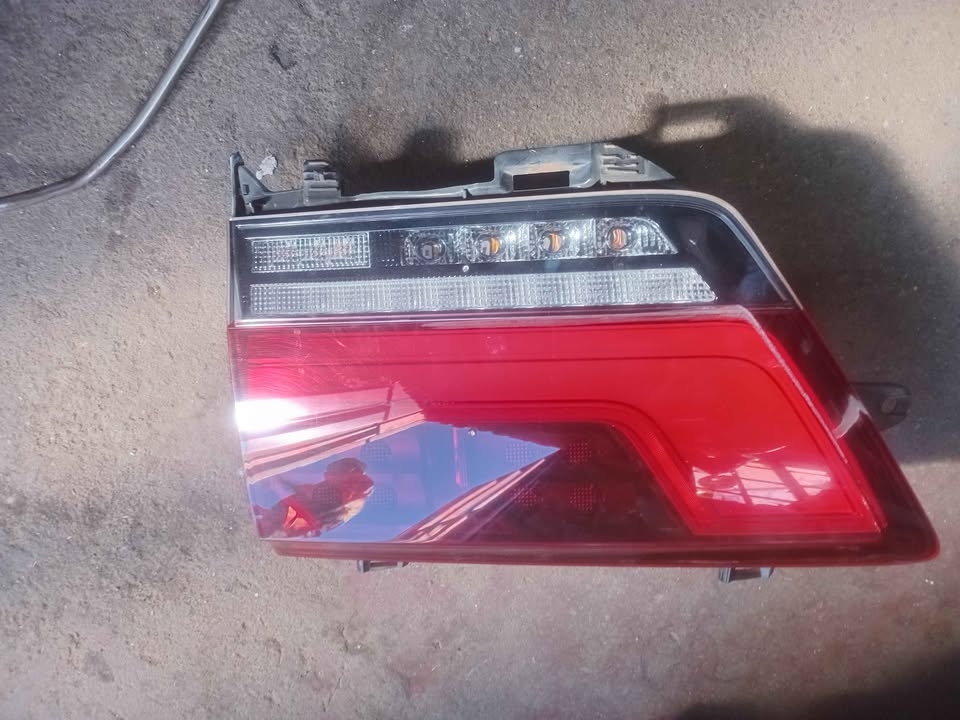 Toyota land cruiser left rear tail light - Private Seller