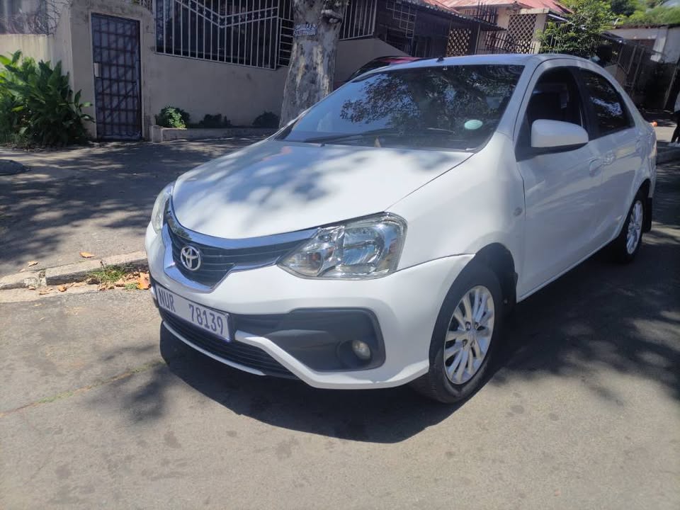 2015 Toyota etios 1.5 sedan