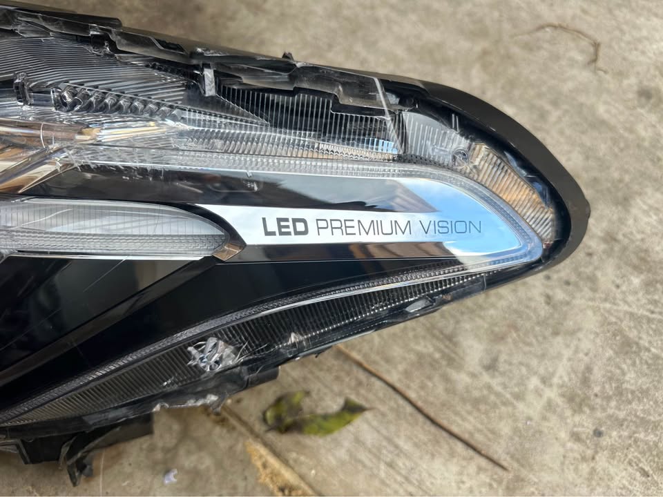Haval Jolion pro complete left xenon headlight - Private Seller Haval Jolion pro complete left xenon headlight - Private Seller