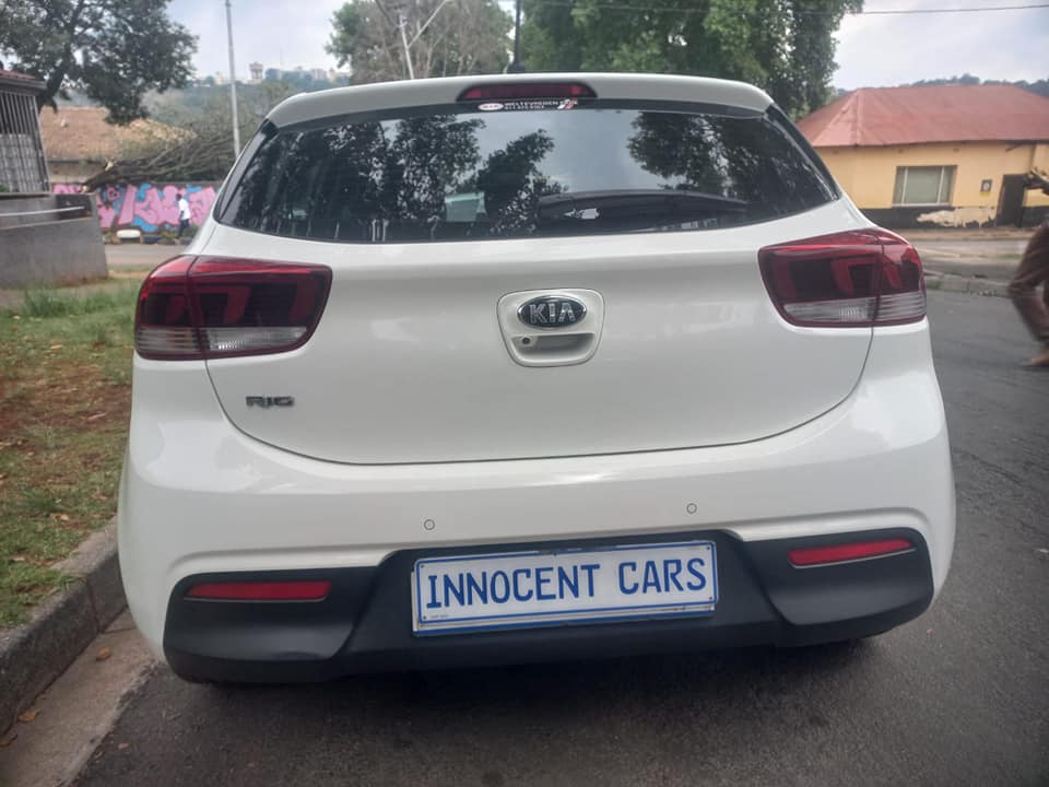 2018 KIA RIO TEC 1.4 PETROL, MANUAL, WHITE COLOR, MILEAGE 101000KMS LEATHER SEATS.