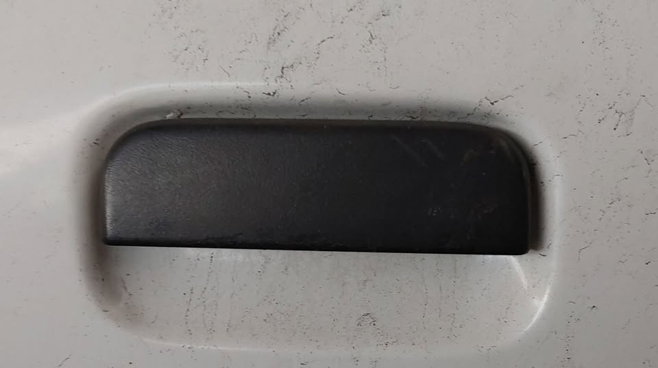 DAIHATSU CUORE LEFT FRONT DOOR HANDLE - Private Seller DAIHATSU CUORE LEFT FRONT DOOR HANDLE - Private Seller