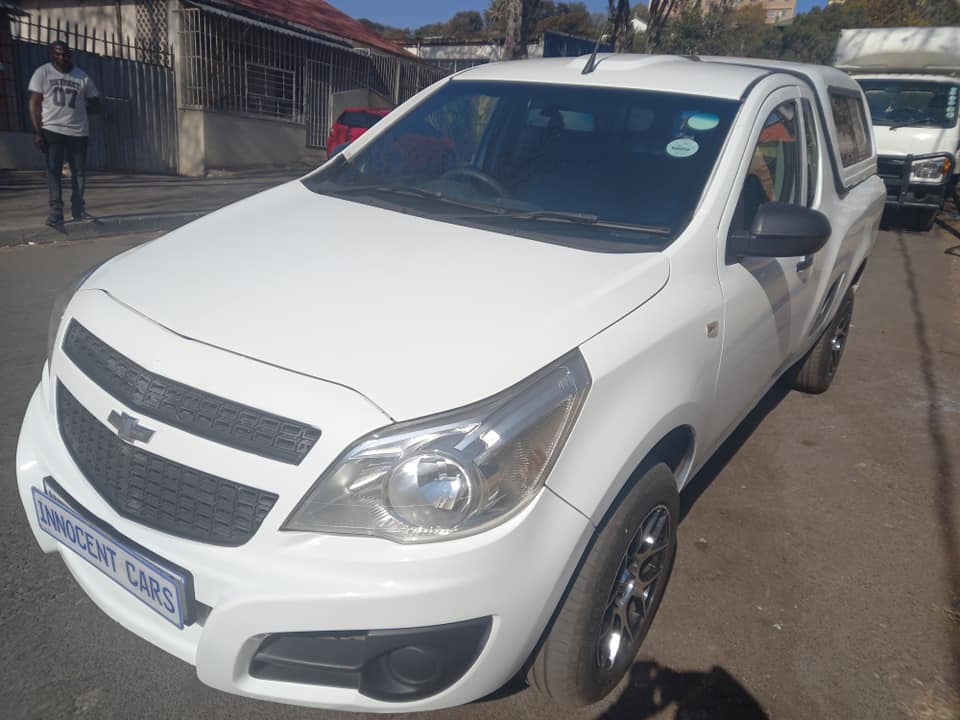 USED 2018 CHEVROLET UTILITY BAKKIE 1.4 ENGINE PETROL, MANUAL, WHITE COLOR