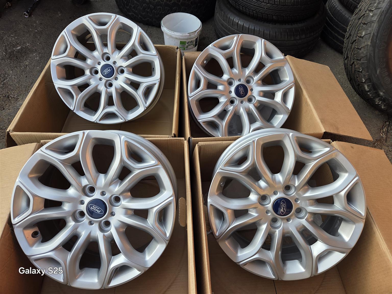 Ford ecosport mags size 16 set originals - Private Seller Ford ecosport mags size 16 set originals - Private Seller