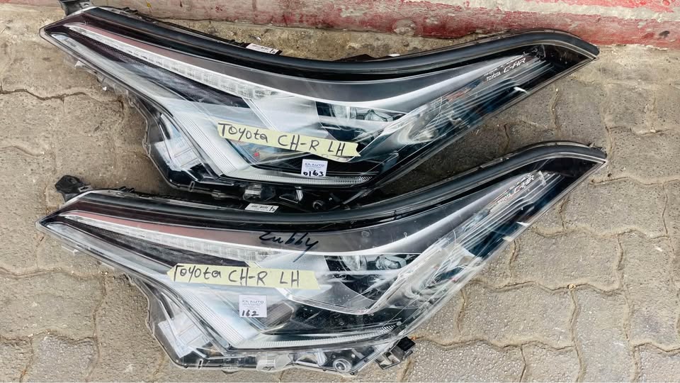 Toyota C-HR FULL LED HEADLIGHTS - Private Seller Toyota C-HR FULL LED HEADLIGHTS - Private Seller