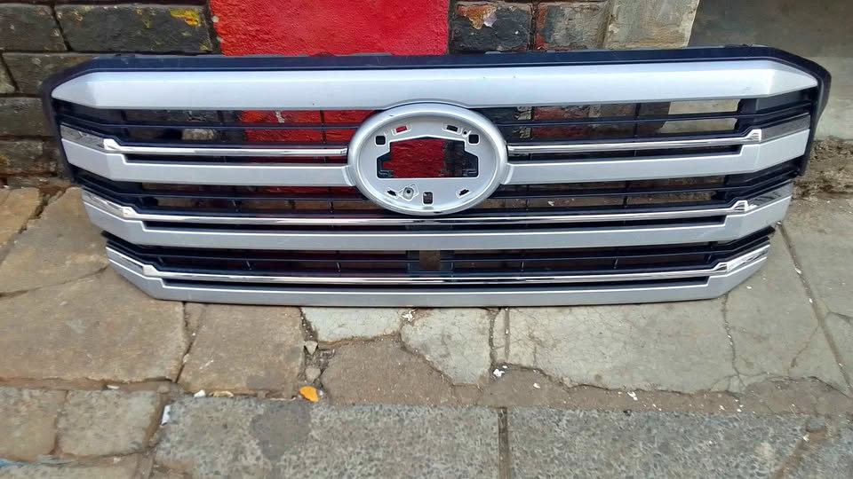 Toyota land cruiser Prado LC 300 grill - Private Seller Toyota land cruiser Prado LC 300 grill - Private Seller