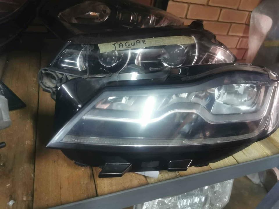 Jaguar XF left headlight available - Private Seller Jaguar XF left headlight available - Private Seller