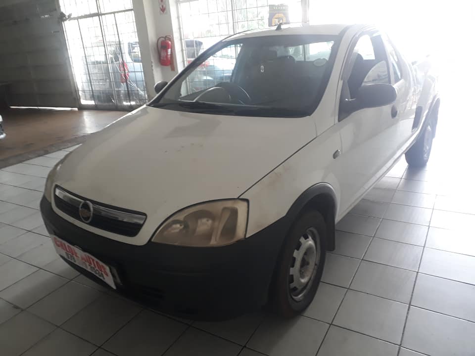 2011 CHEVROLET CORSA 1.4 MANUAL WHITE COLOR PETROL