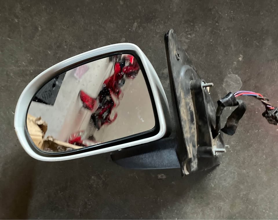 Jeep Compass side mirror 2014 - Private Seller Jeep Compass side mirror 2014 - Private Seller