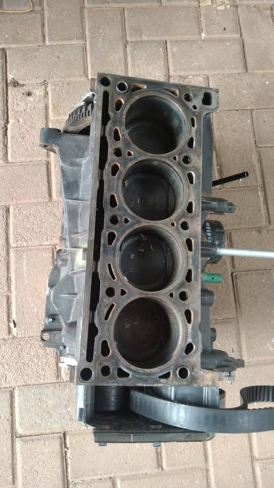 RENAULT ENGINE 2L F4 SUB - Private Seller