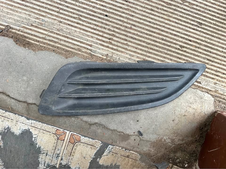 Ford fiesta left side fog light cover - Private Seller Ford fiesta left side fog light cover - Private Seller
