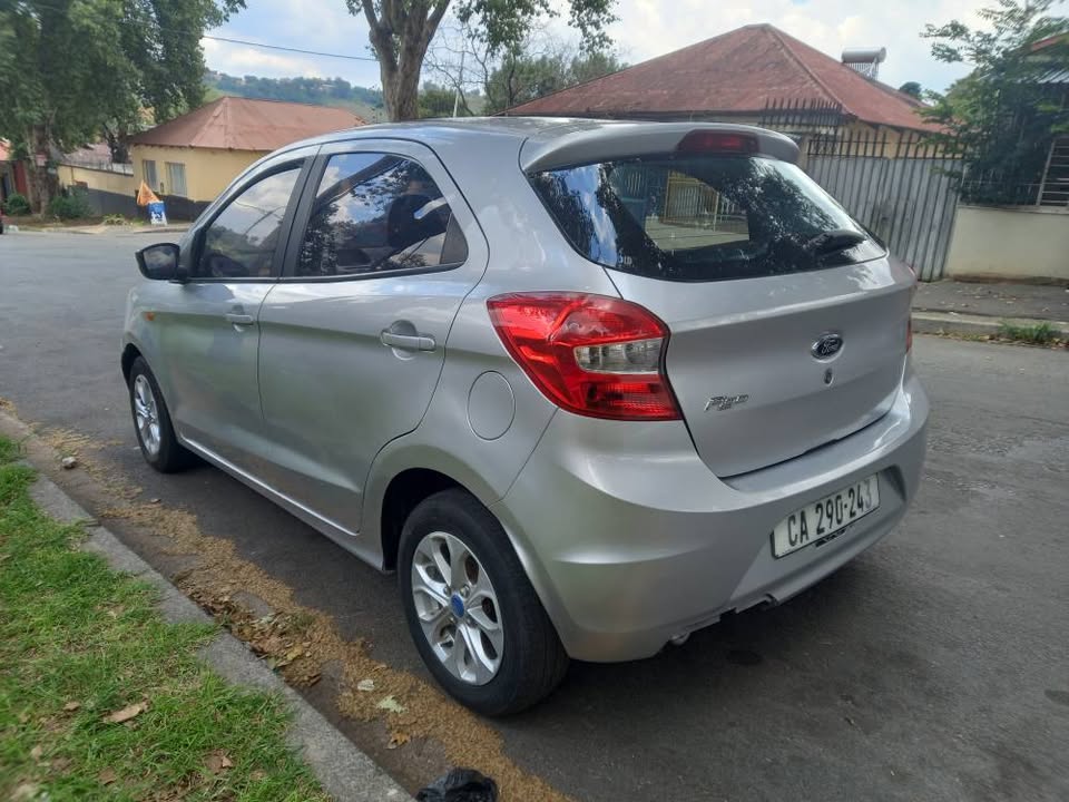 Ford Figo Hatchback 2016 Model. 1.4 Petrol, Manual, Silver Color, Mileage 85000kms