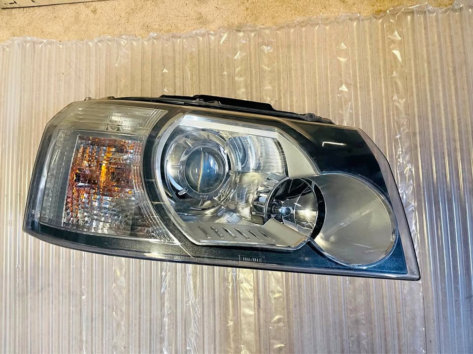 Land Rover Freelander 2 headlight 2007 and 2015 - Private Seller Land Rover Freelander 2 headlight 2007 and 2015 - Private Seller