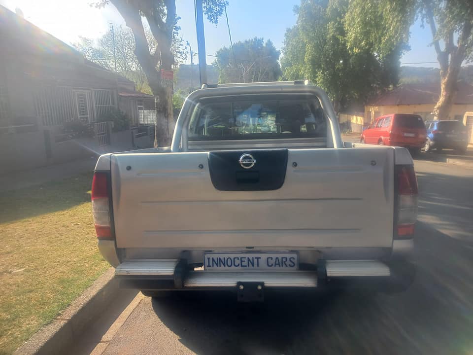 2010 NISSAN NP300 BAKKIE DOUBLE CAB 2.0 PETROL, MANUAL, SILVER COLOR, MILEAGE 160000KM