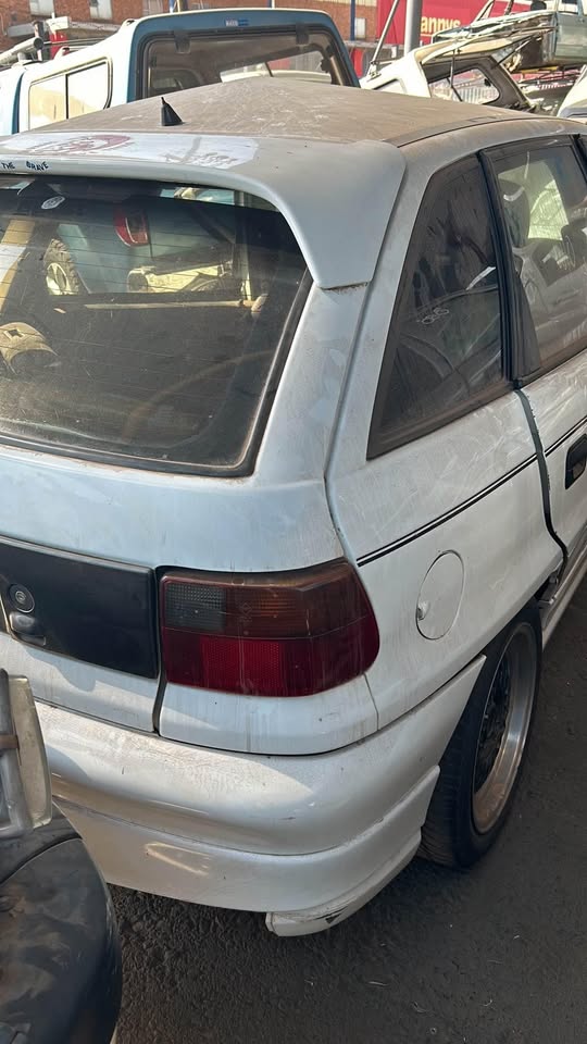 Opel Astra Hatchback stripping for spares Call or WhatsApp - Private Seller