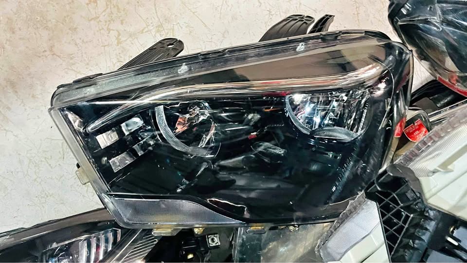 Mahindra Scorpio headlight - Private Seller Mahindra Scorpio headlight - Private Seller