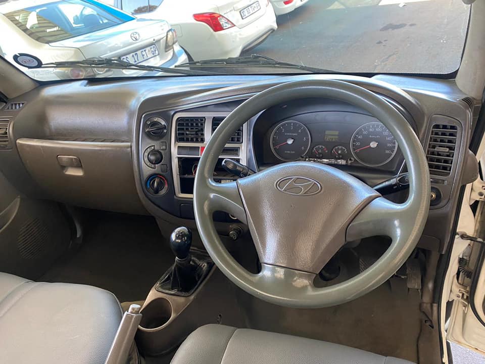 2010 HYUNDAI H-100 2.6 MANUAL