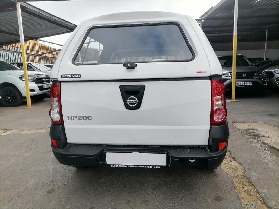 2021 Nissan Np200 1.6i Bakkie with a Canopy and spare key, service book
