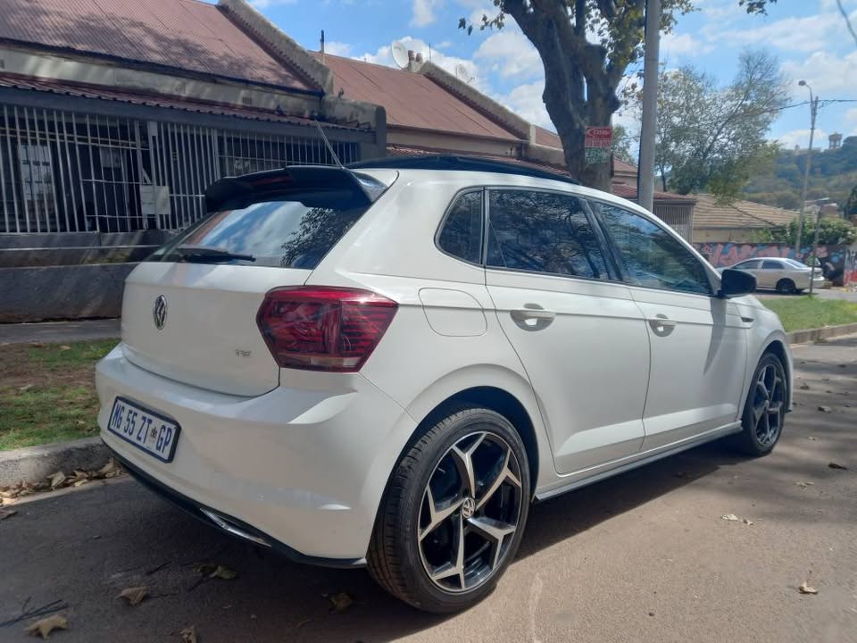 2020 VOLKSWAGEN POLO 8 TSI 1.0 RLINE COMFORTLINE MANUAL, WHITE, SUNROOF,61000KMS