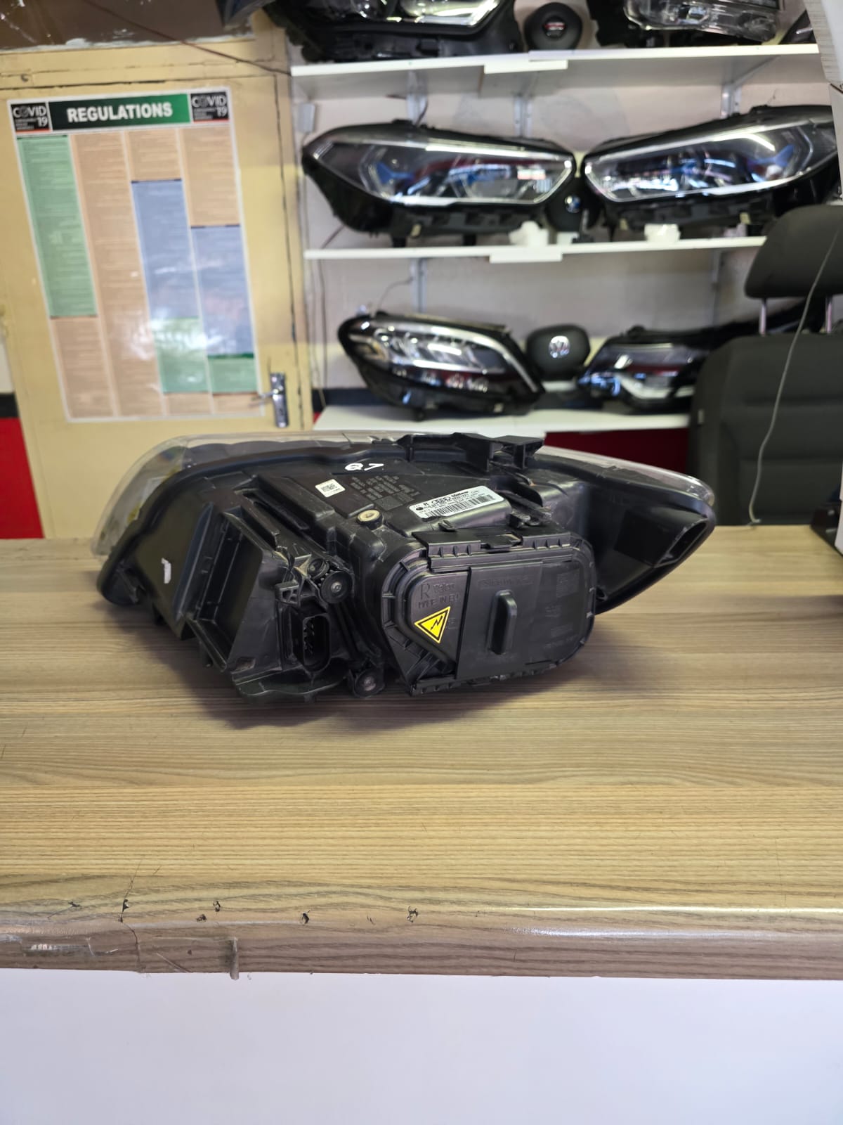 2013 AUDI Q7 XENON HEADLIGHT RIGHT SIDE FOR SALE IN A GREAT CONDITION - Private Seller