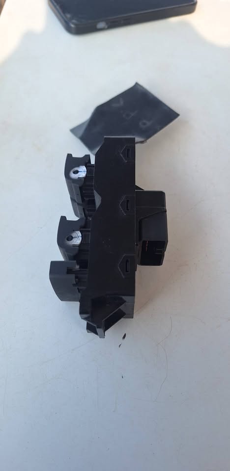 Mahindra scorpio s6 window switch available - Private Seller Mahindra scorpio s6 window switch available - Private Seller
