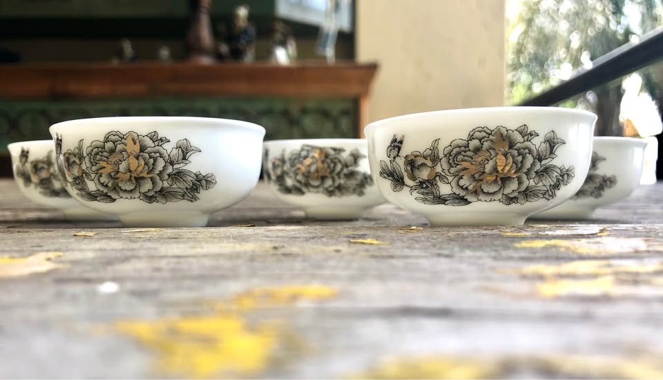 Exquisite Elegance: Set of 4 Porcelain Sake Bowls