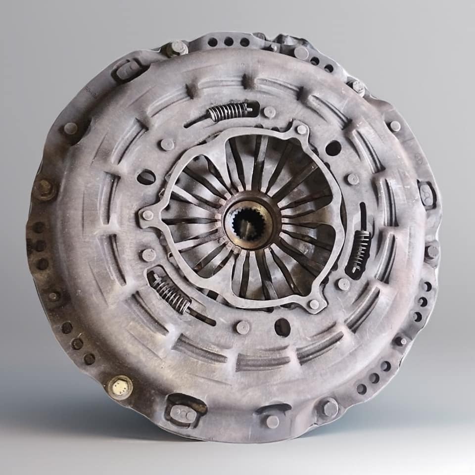 Ford Ranger 2.2 t6 clutch plate, pressure plate and flywheel Call or WhatsApp me - Private Seller