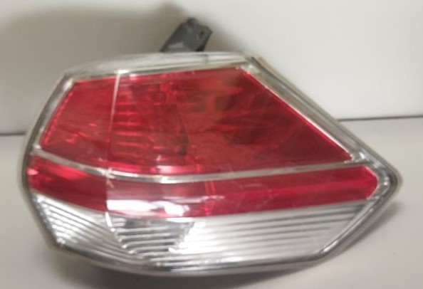 Nissan X-trail Outer taillights T32 shape - Private Seller Nissan X-trail Outer taillights T32 shape - Private Seller