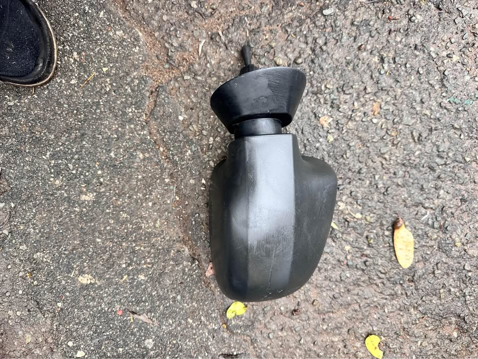 Nissan Np200 , Renault sandero, Dacia duster left side mirror - Private Seller Nissan Np200 , Renault sandero, Dacia duster left side mirror - Private Seller
