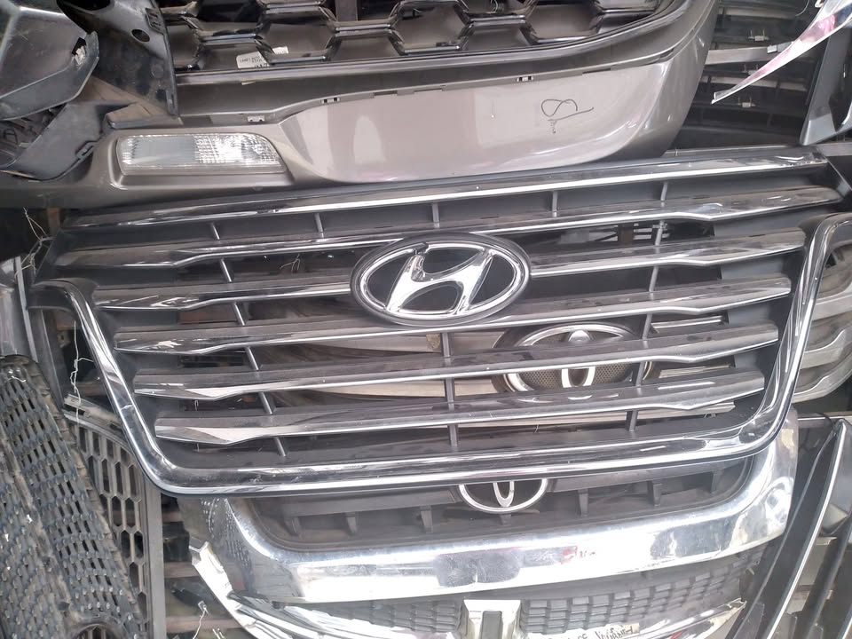 Hyundai H1 Bus Grill for Sale - Private Seller Hyundai H1 Bus Grill for Sale - Private Seller