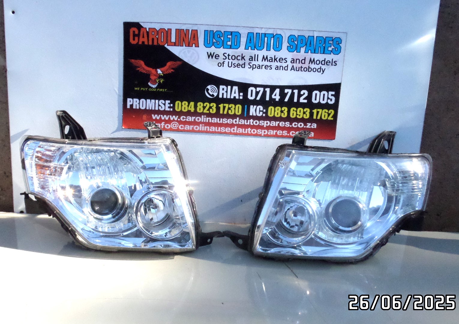 Mitsubishi Pajero Sport left and right side xenon headlight (2009-2018) - Private Seller Mitsubishi Pajero Sport left and right side xenon headlight (2009-2018) - Private Seller