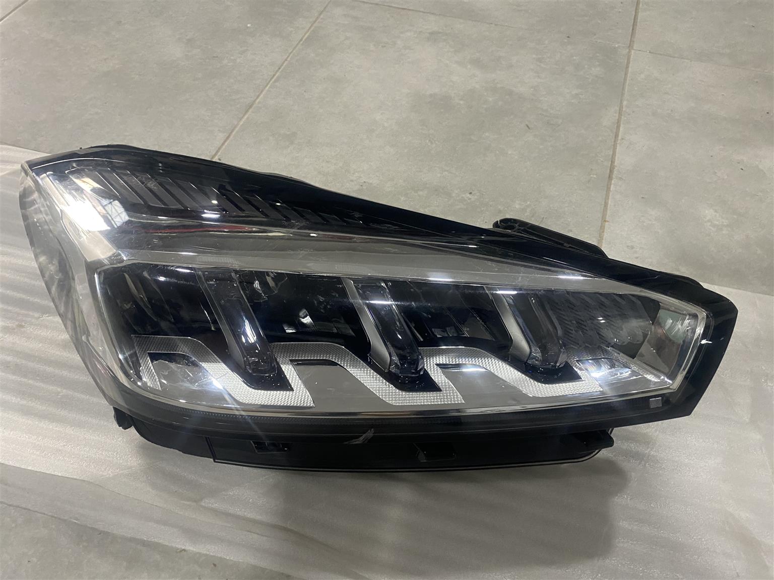 2025 CHERY TIGGO 7 PRO FULL LED HEADLIGHT RIGHT SIDE FOR SALE - Private Seller 2025 CHERY TIGGO 7 PRO FULL LED HEADLIGHT RIGHT SIDE FOR SALE - Private Seller