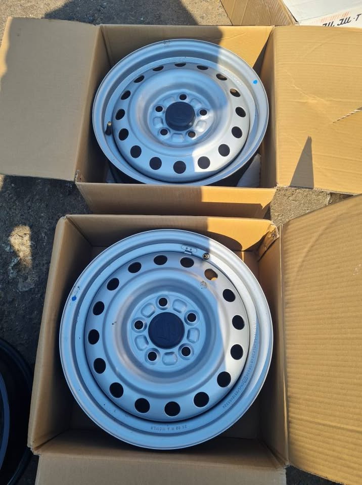 Suzuki Ertiga original stardard steal rims size 15 - Private Seller Suzuki Ertiga original stardard steal rims size 15 - Private Seller