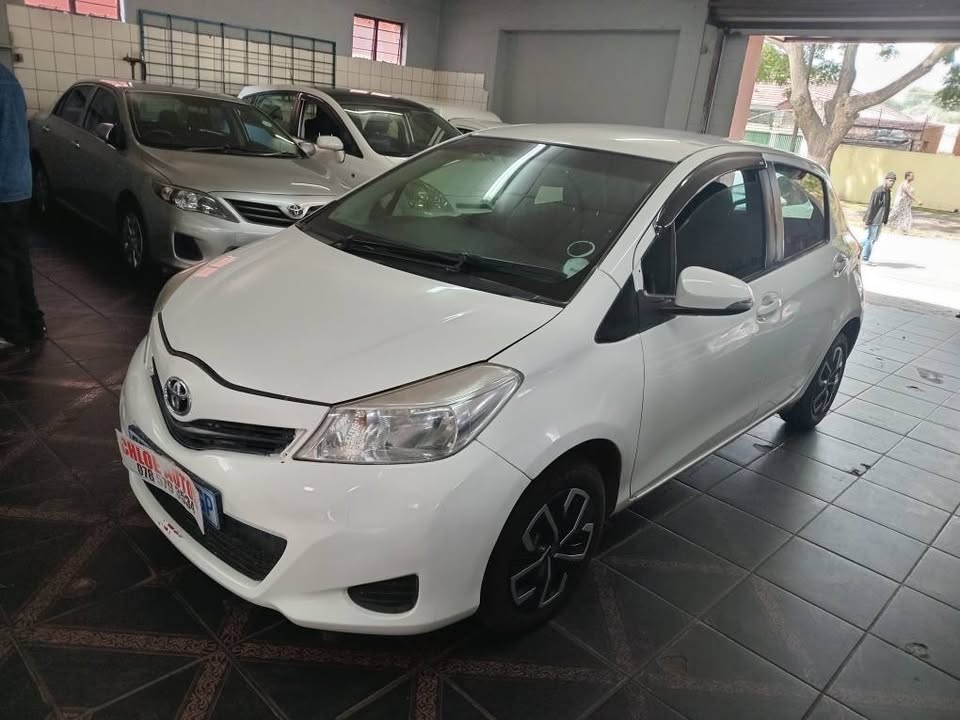 2012 Toyota Yaris 1.3 Manual White color