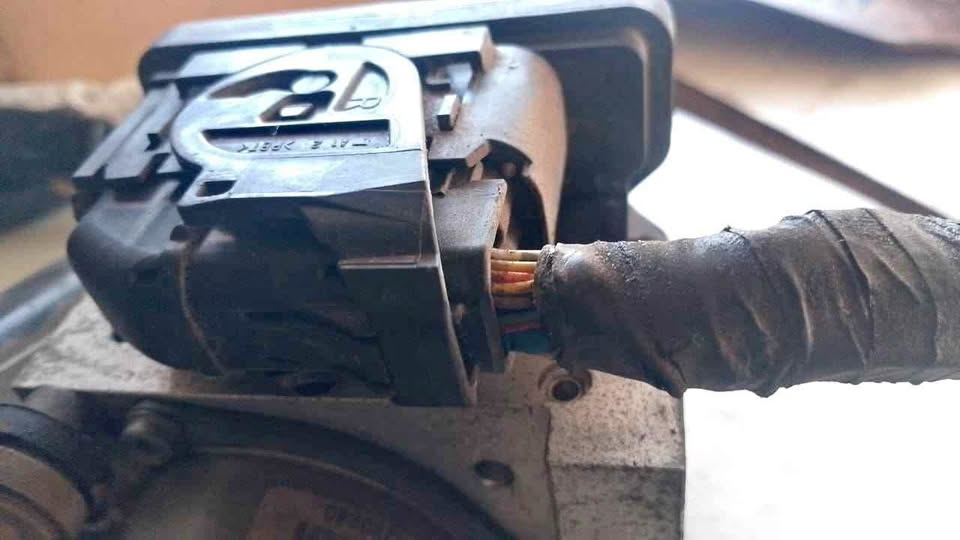 Nissan Juke abs pump plug - Private Seller Nissan Juke abs pump plug - Private Seller