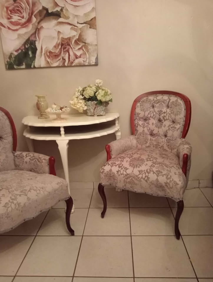 GORGEOUS  Queen Anne Antique Chairs. DAMASK HERTEX Fabric- Buttoned back detail