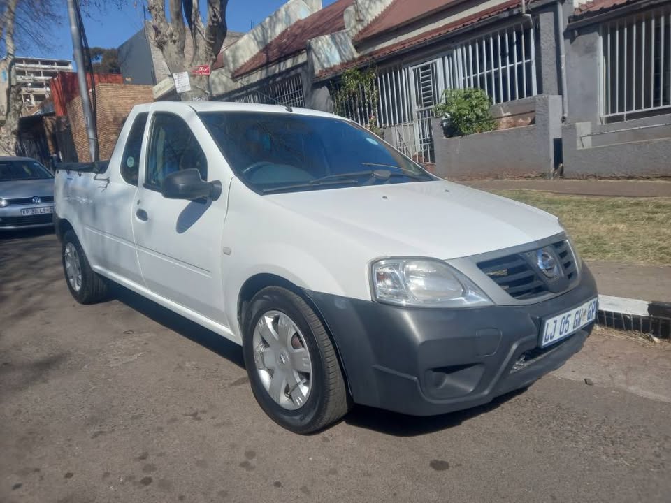 2016 Nissan NP200 Bakkie 1.6 Manual, Petrol, White, Aircon, Spare key, 109000kms