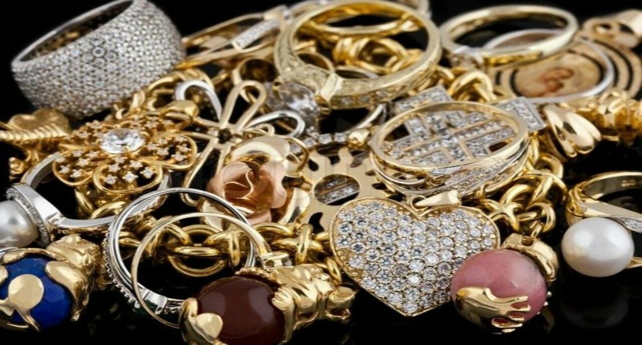 We Buy that long-forgotten old or broken Jewellery. Walk-in for best of